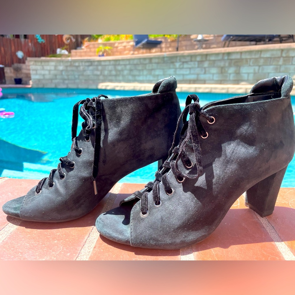 Black suede Aerosole heels